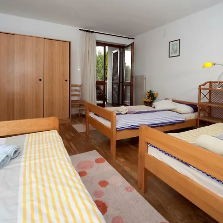 Josipa With 2 Bedrooms Near The Sports Center And The بوريتش