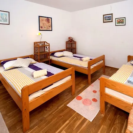 Josipa With 2 Bedrooms Near The Sports Center And The بوريتش